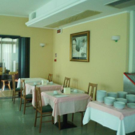 La Perla B&B Hotel Roseto Degli Abruzzi Exteriör bild