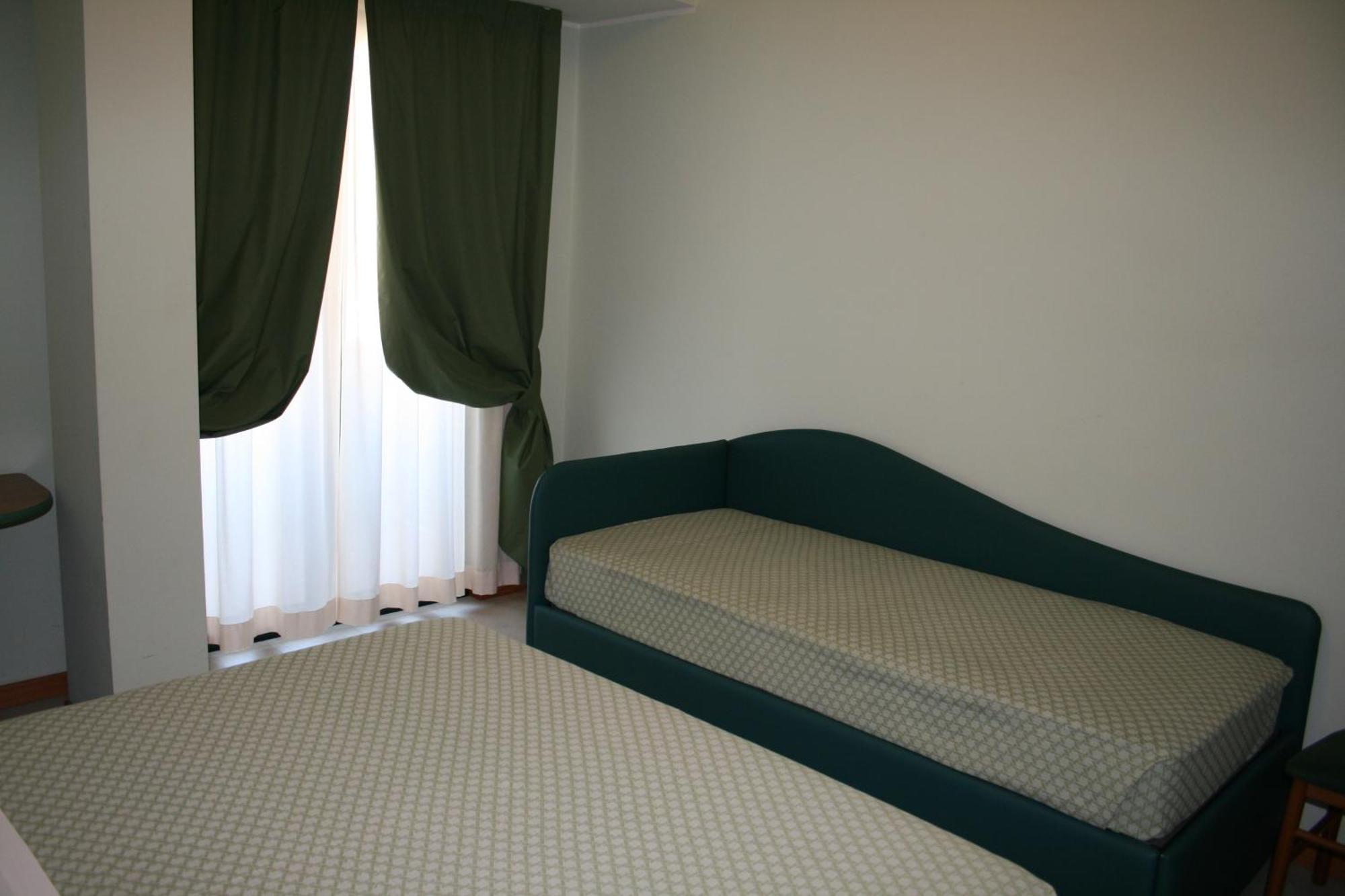 La Perla B&B Hotel Roseto Degli Abruzzi Exteriör bild