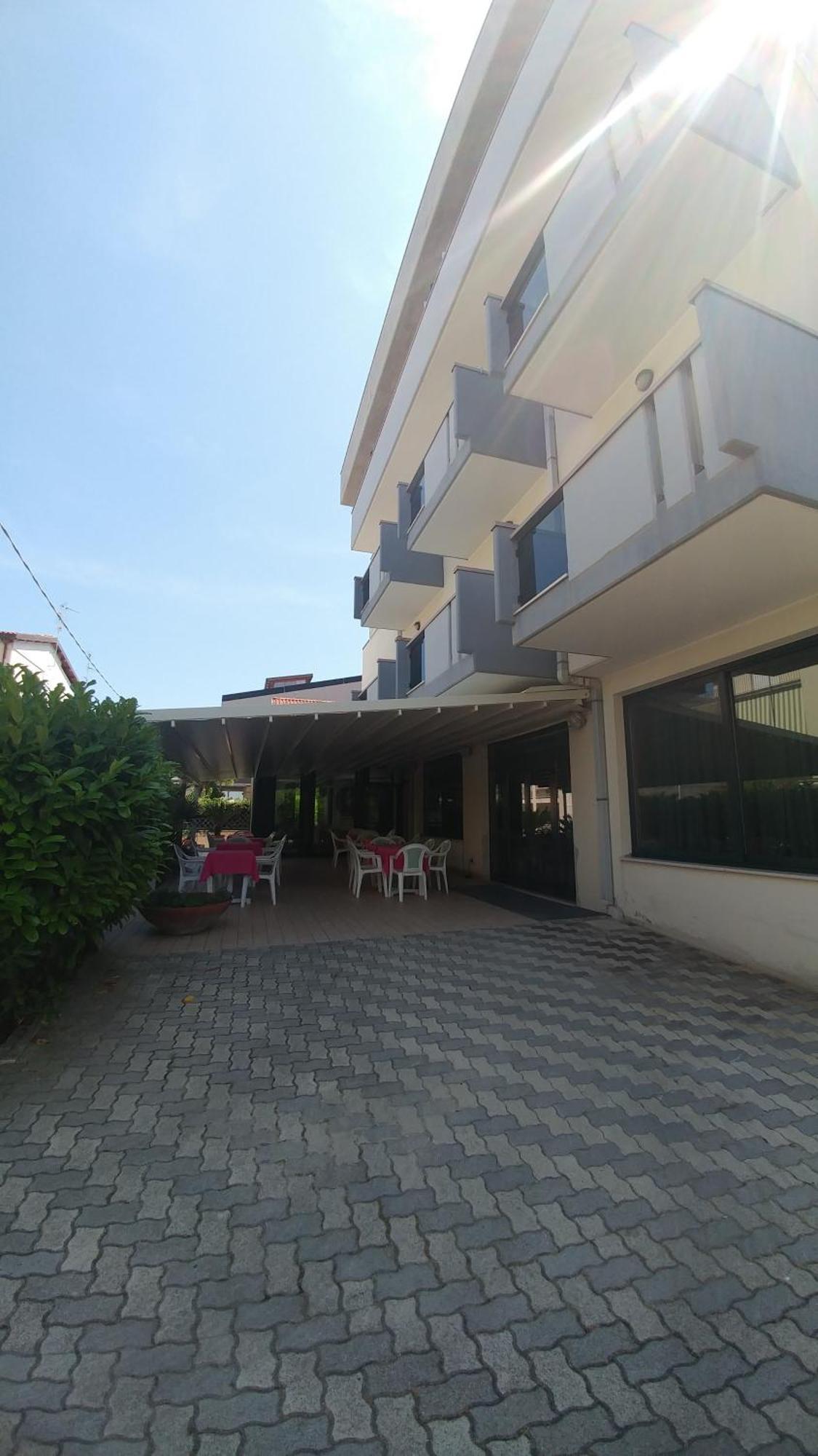 La Perla B&B Hotel Roseto Degli Abruzzi Exteriör bild
