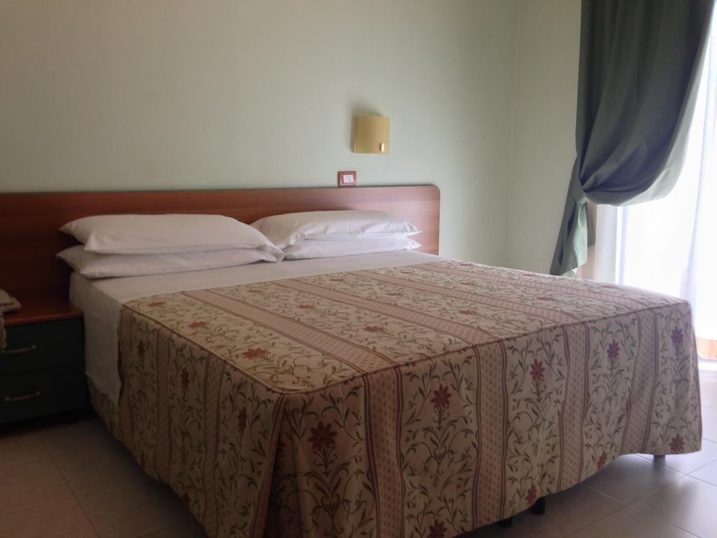 La Perla B&B Hotel Roseto Degli Abruzzi Exteriör bild