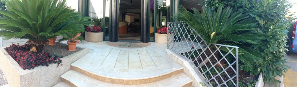 La Perla B&B Hotel Roseto Degli Abruzzi Exteriör bild