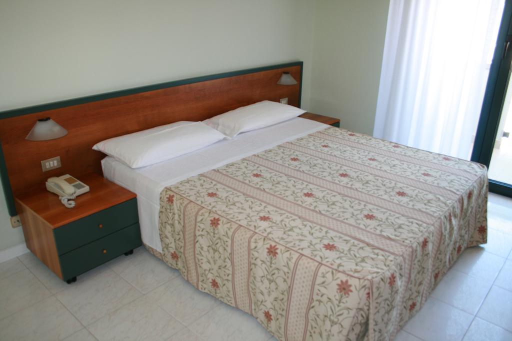 La Perla B&B Hotel Roseto Degli Abruzzi Exteriör bild